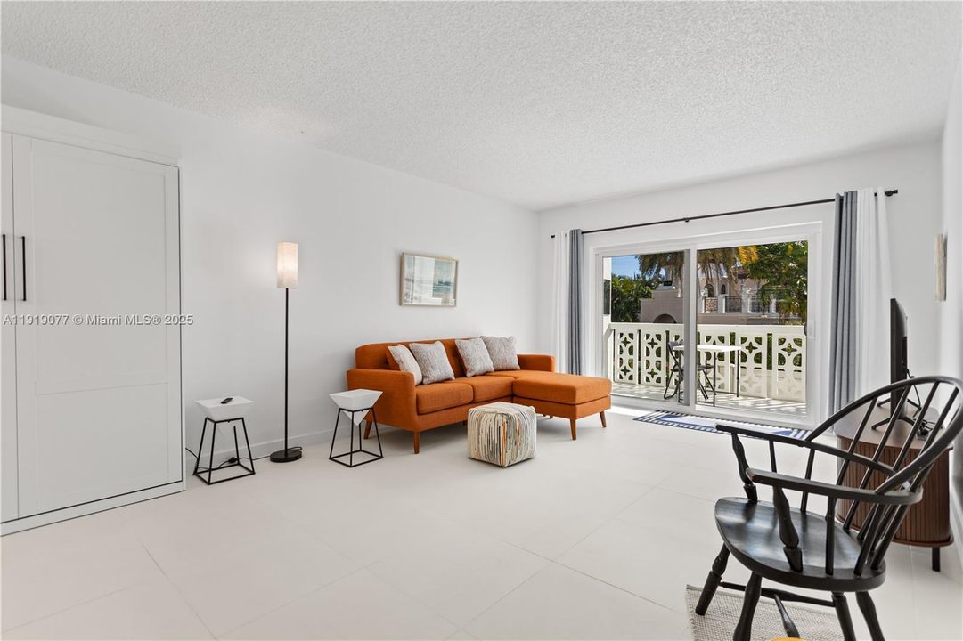 На продажу: $239,900 (1 спален, 1 ванн, 737 Квадратных фут)