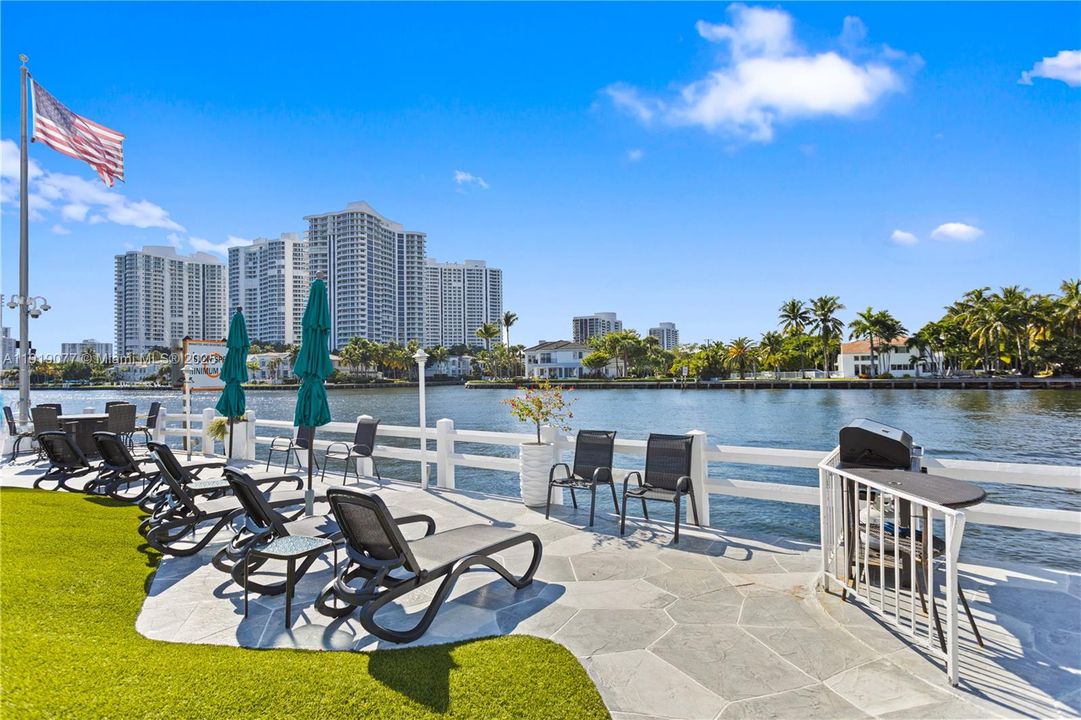 На продажу: $239,900 (1 спален, 1 ванн, 737 Квадратных фут)