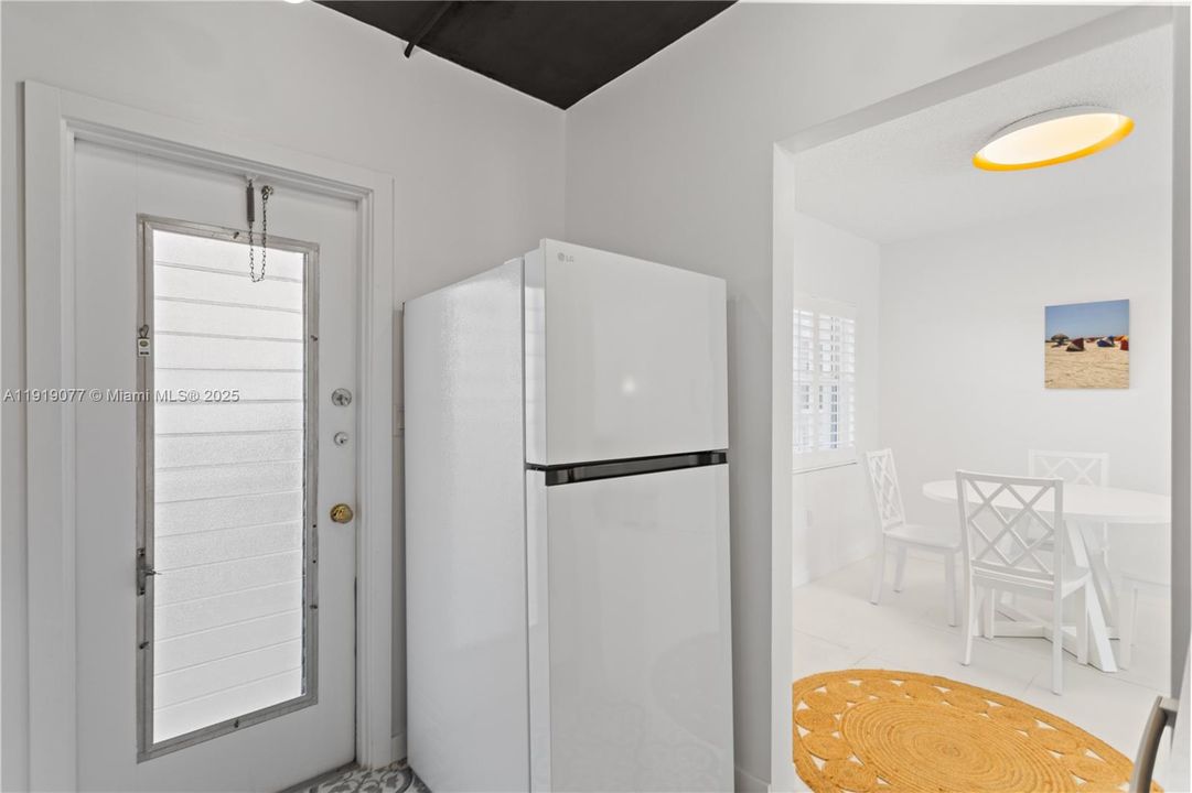 На продажу: $239,900 (1 спален, 1 ванн, 737 Квадратных фут)