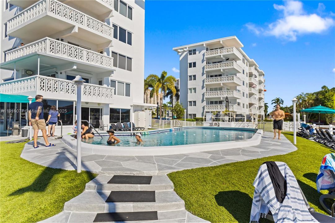 На продажу: $239,900 (1 спален, 1 ванн, 737 Квадратных фут)