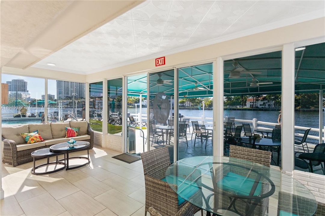 На продажу: $239,900 (1 спален, 1 ванн, 737 Квадратных фут)