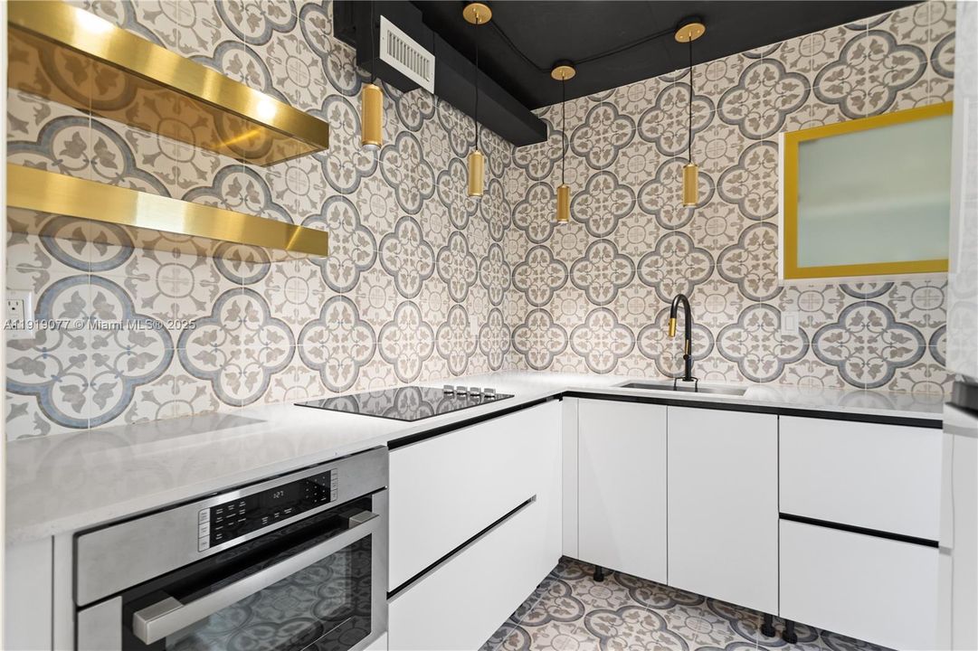 На продажу: $239,900 (1 спален, 1 ванн, 737 Квадратных фут)