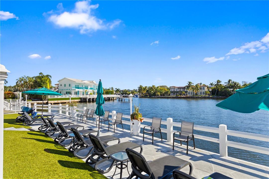 На продажу: $239,900 (1 спален, 1 ванн, 737 Квадратных фут)