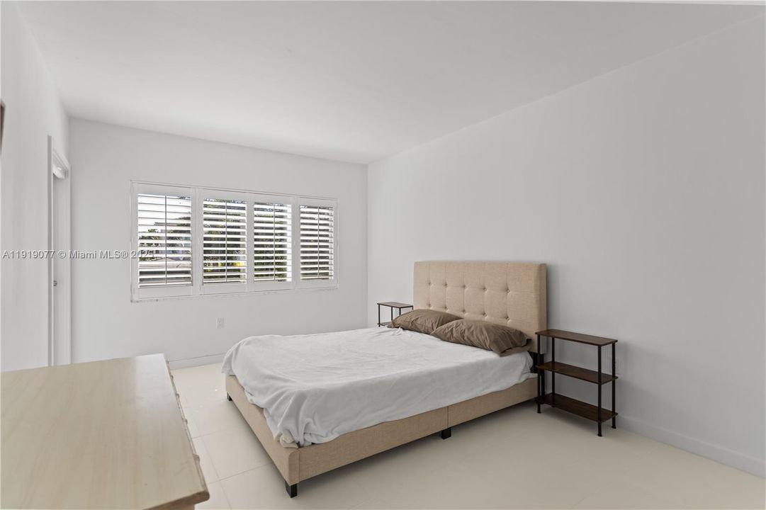 На продажу: $239,900 (1 спален, 1 ванн, 737 Квадратных фут)