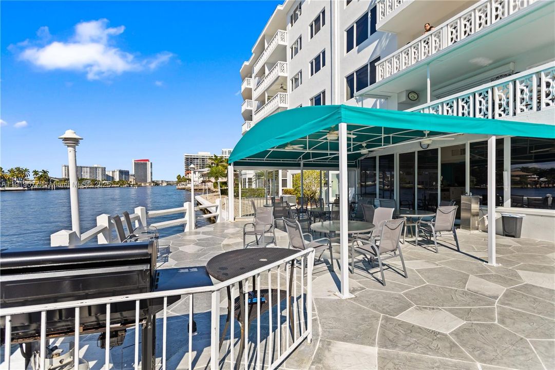 На продажу: $239,900 (1 спален, 1 ванн, 737 Квадратных фут)