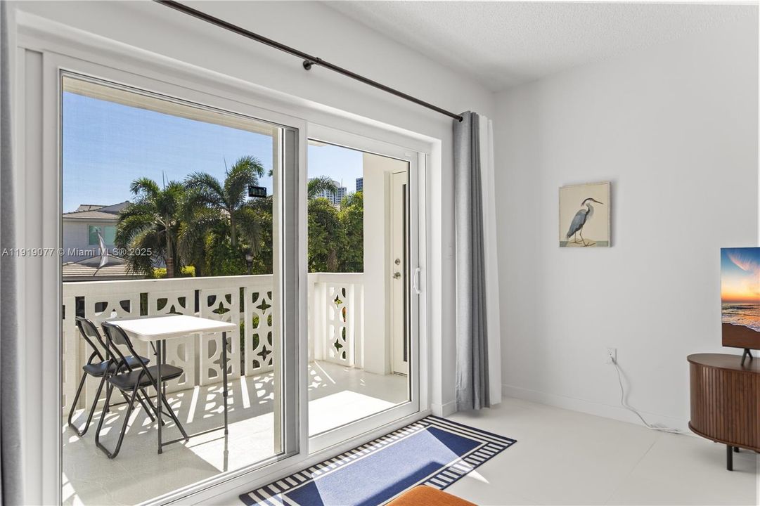 На продажу: $239,900 (1 спален, 1 ванн, 737 Квадратных фут)