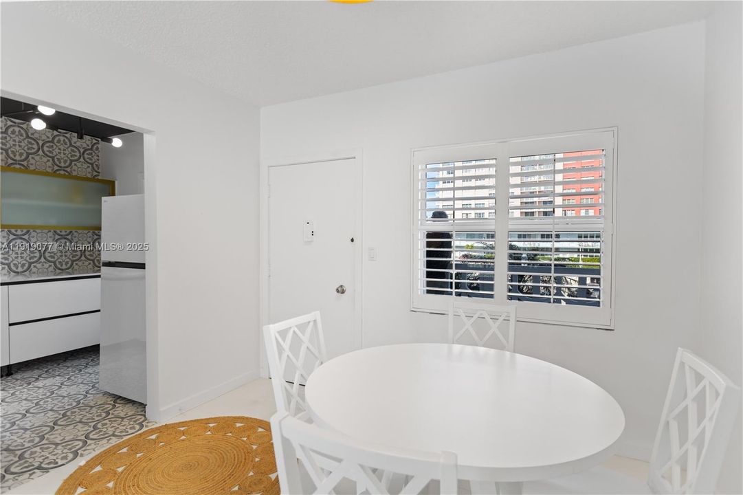 На продажу: $239,900 (1 спален, 1 ванн, 737 Квадратных фут)