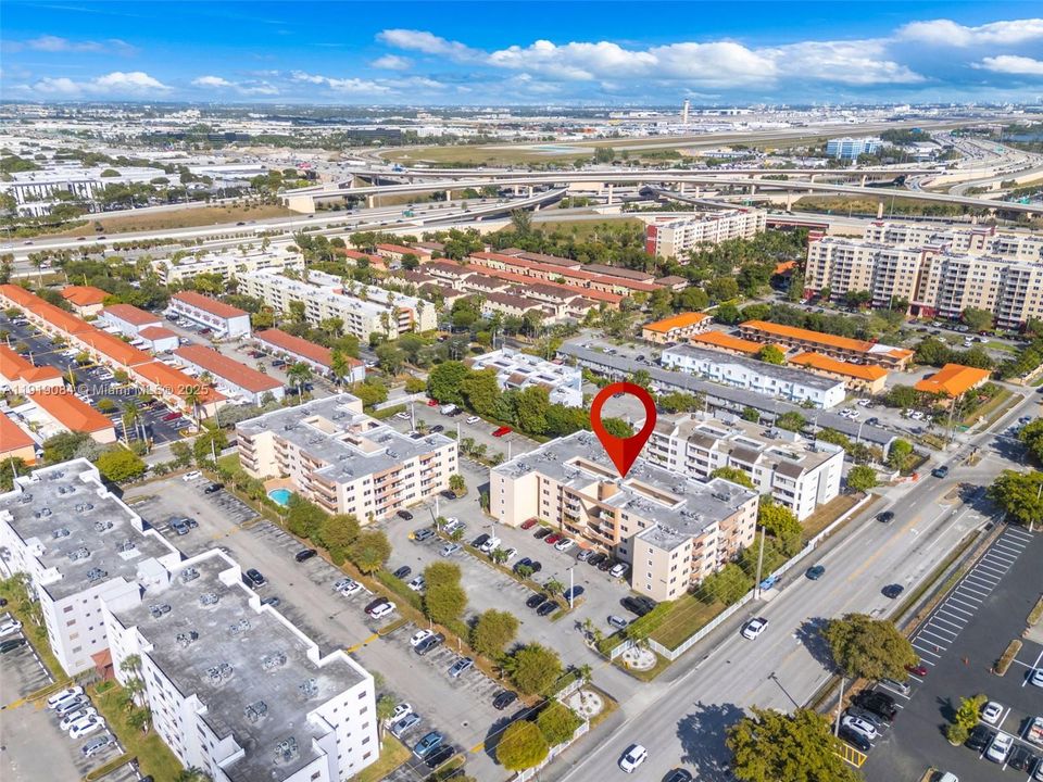 En Venta: $330,000 (2 camas, 2 baños, 960 Pies cuadrados)