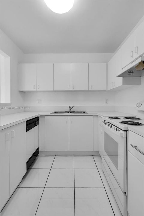 En Venta: $330,000 (2 camas, 2 baños, 960 Pies cuadrados)