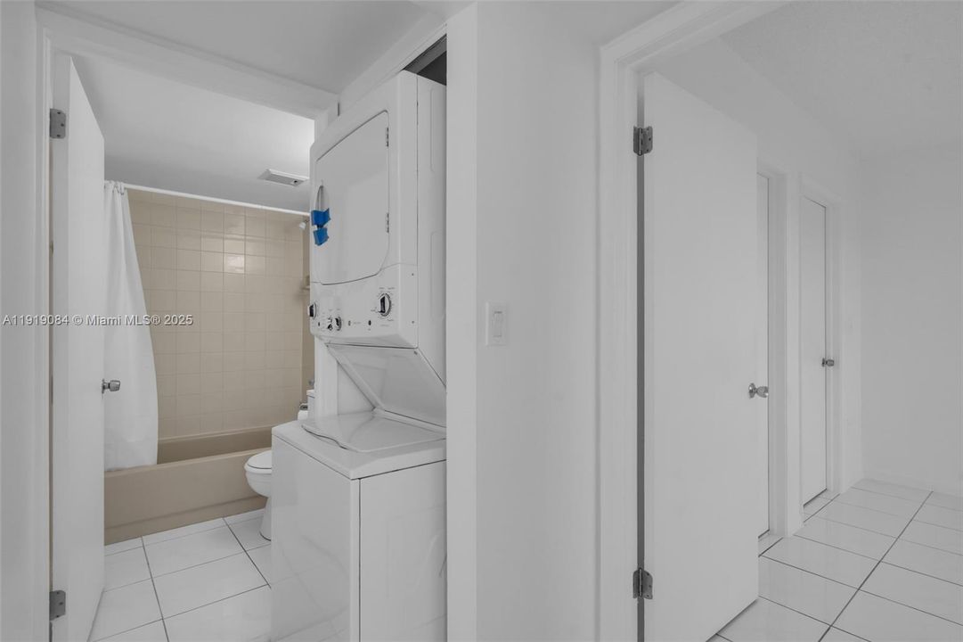 En Venta: $330,000 (2 camas, 2 baños, 960 Pies cuadrados)