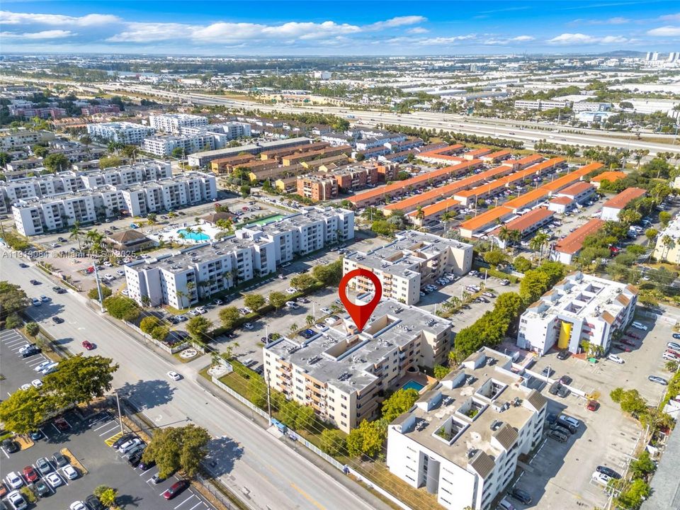 En Venta: $330,000 (2 camas, 2 baños, 960 Pies cuadrados)