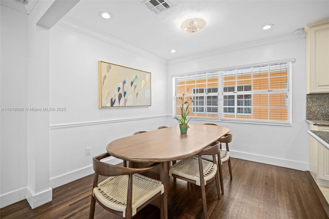 Под контрактом: $5,900 (3 спален, 2 ванн, 1387 Квадратных фут)