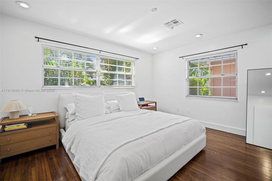 Под контрактом: $5,900 (3 спален, 2 ванн, 1387 Квадратных фут)