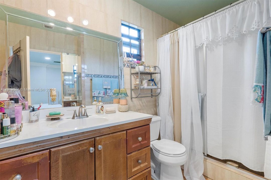 For Sale: $1,100,000 (4 beds, 3 baths, 2216 Square Feet)