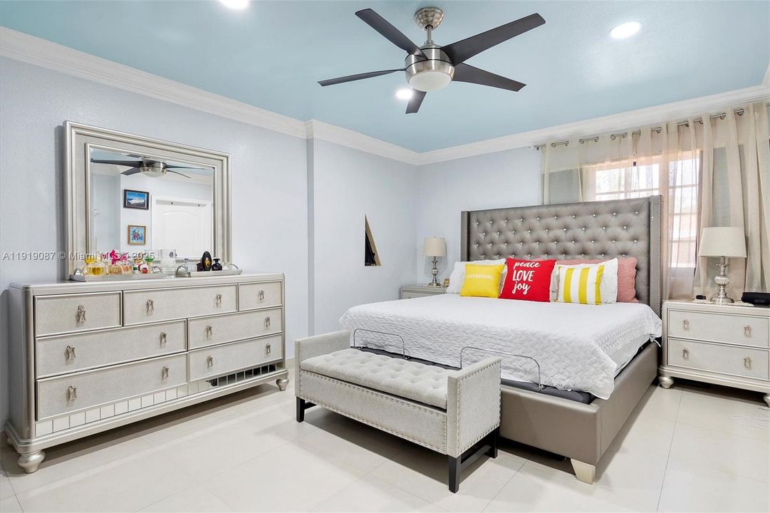 For Sale: $1,100,000 (4 beds, 3 baths, 2216 Square Feet)