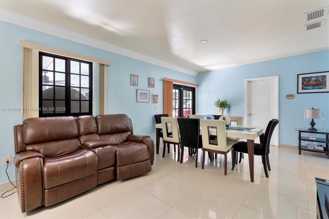 For Sale: $1,100,000 (4 beds, 3 baths, 2216 Square Feet)