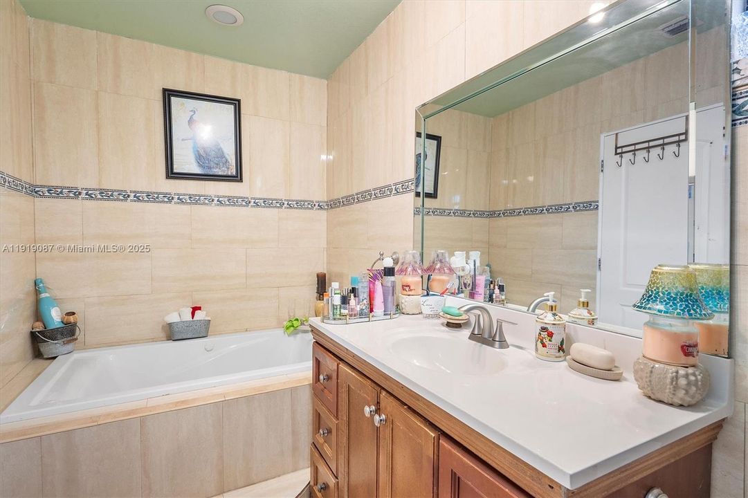 For Sale: $1,100,000 (4 beds, 3 baths, 2216 Square Feet)