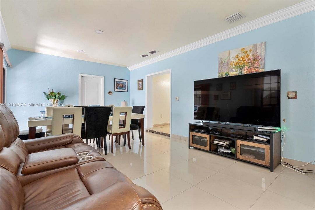 For Sale: $1,100,000 (4 beds, 3 baths, 2216 Square Feet)