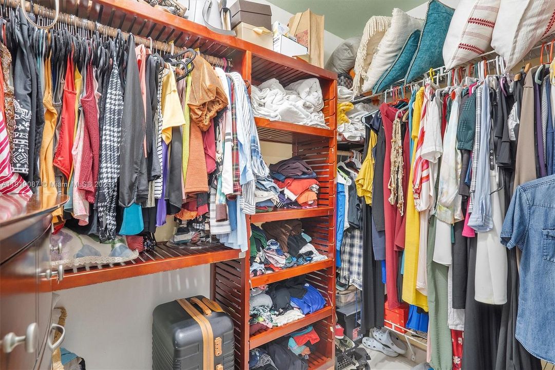 For Sale: $1,100,000 (4 beds, 3 baths, 2216 Square Feet)