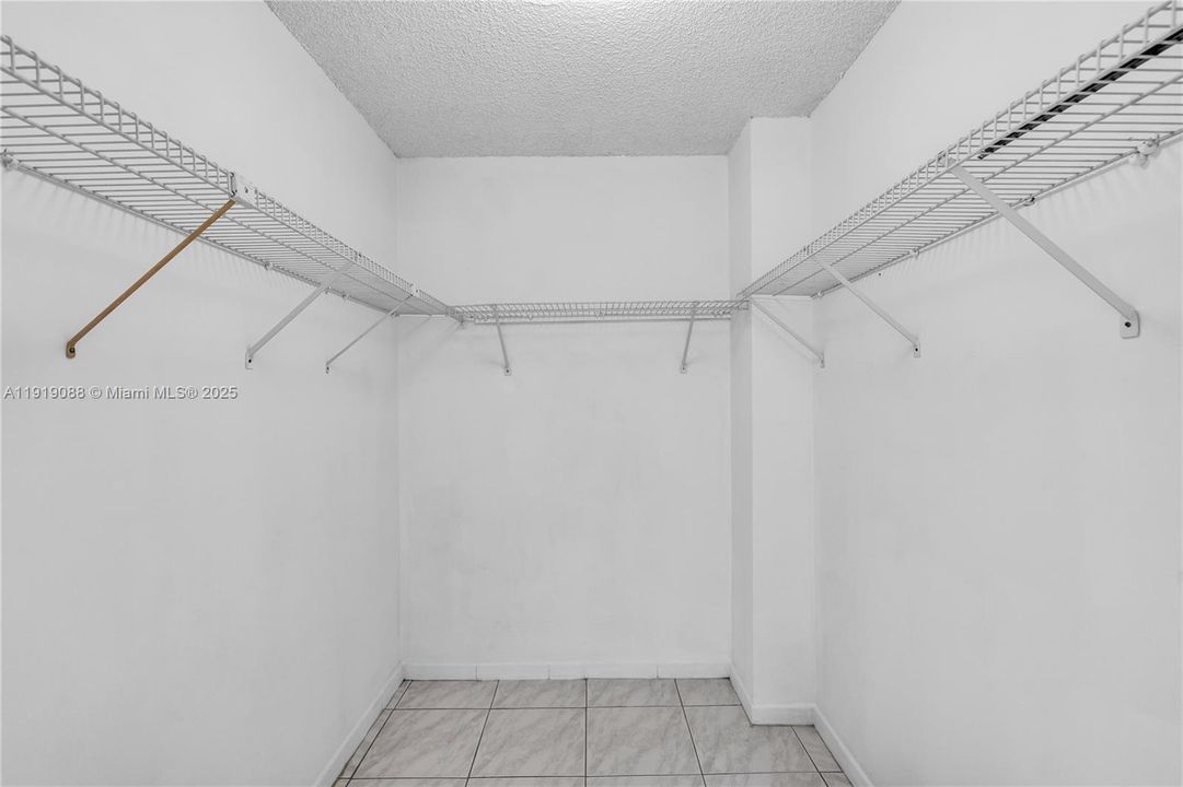 Active With Contract: $525,000 (2 beds, 2 baths, 1283 Square Feet)