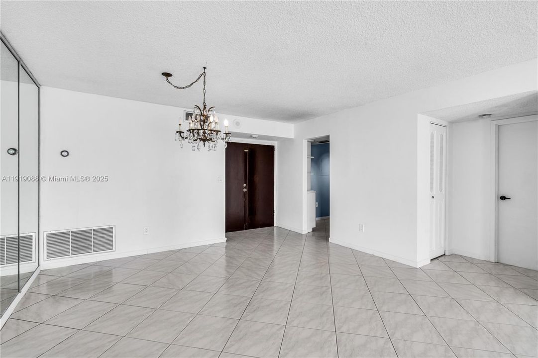 Active With Contract: $525,000 (2 beds, 2 baths, 1283 Square Feet)