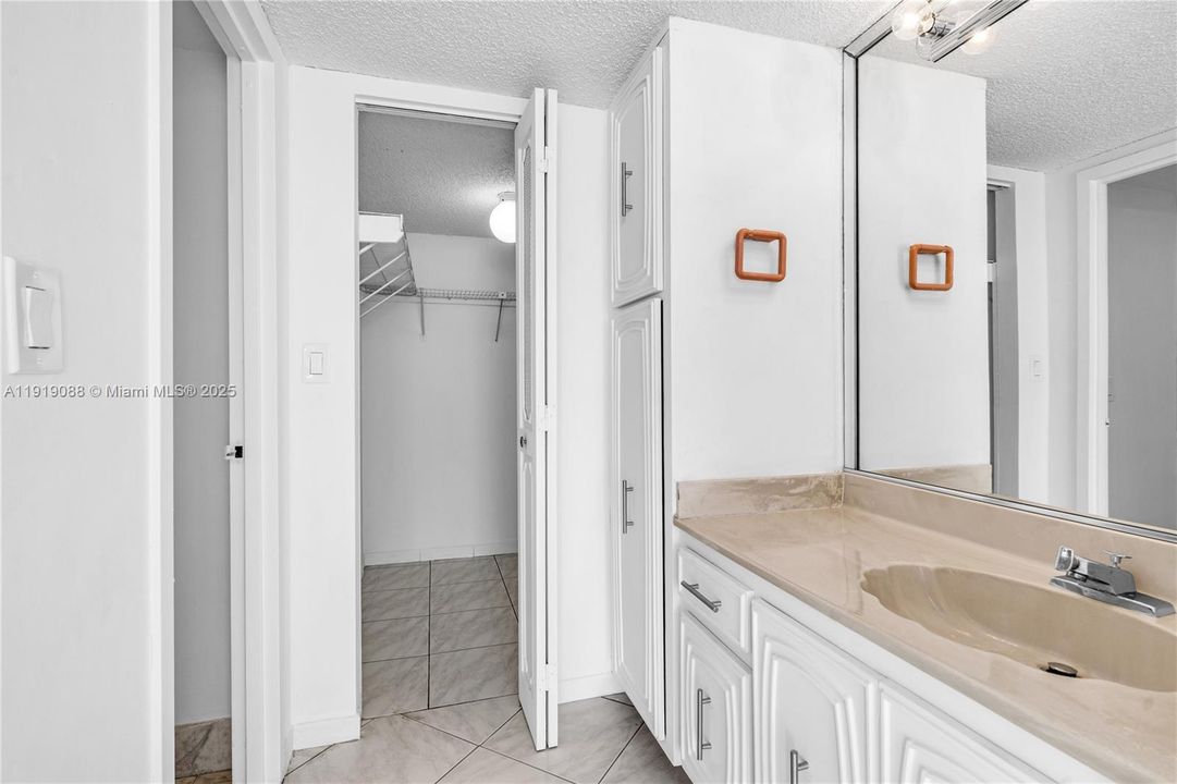 Active With Contract: $525,000 (2 beds, 2 baths, 1283 Square Feet)