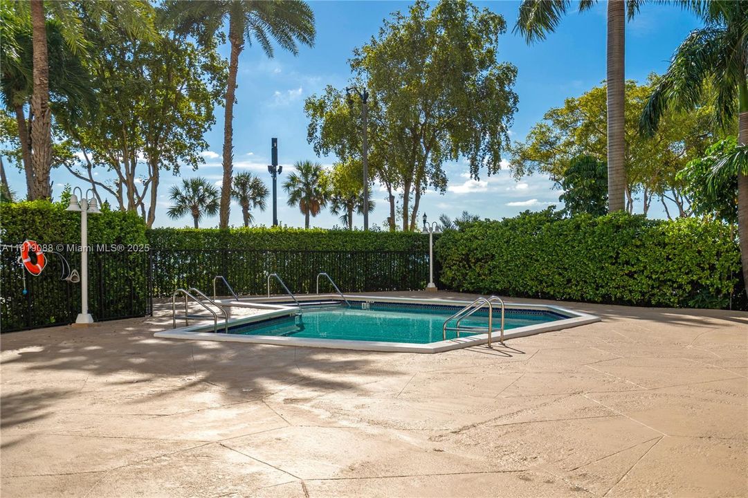 Active With Contract: $525,000 (2 beds, 2 baths, 1283 Square Feet)