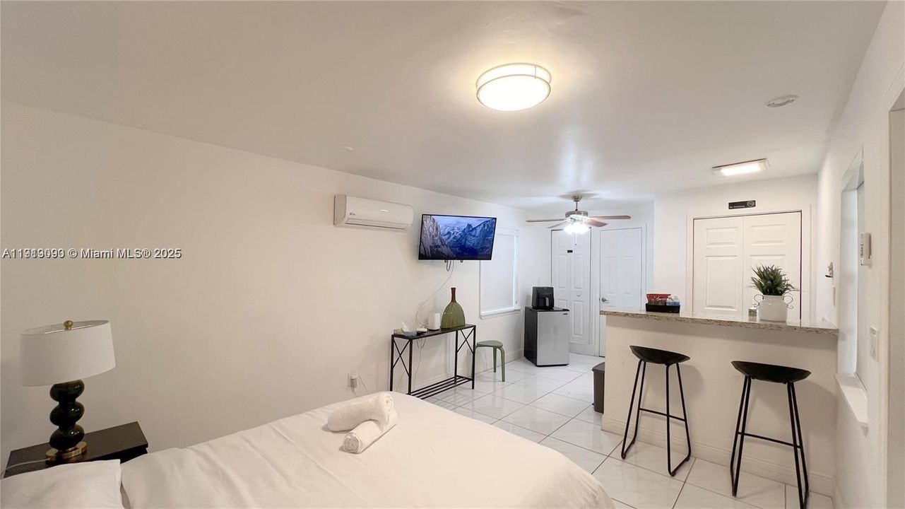 For Rent: $1,700 (0 beds, 1 baths, 480 Square Feet)