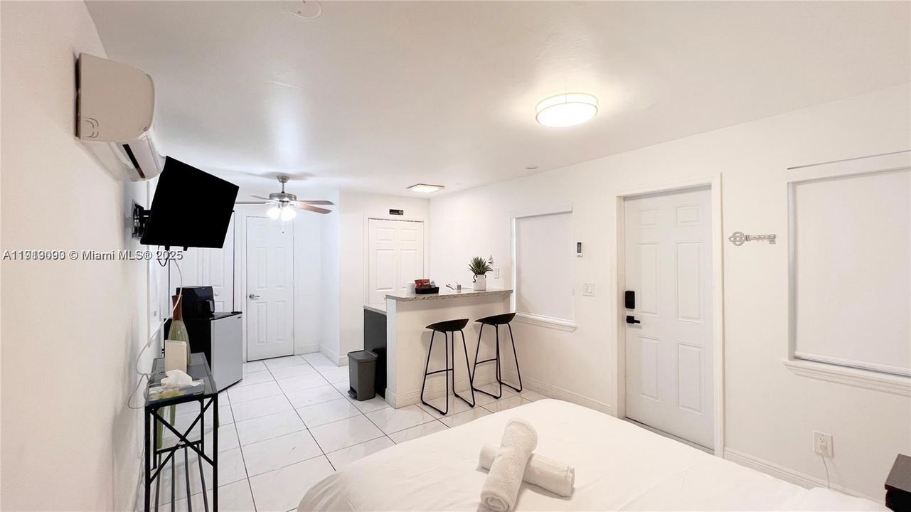 For Rent: $1,700 (0 beds, 1 baths, 480 Square Feet)