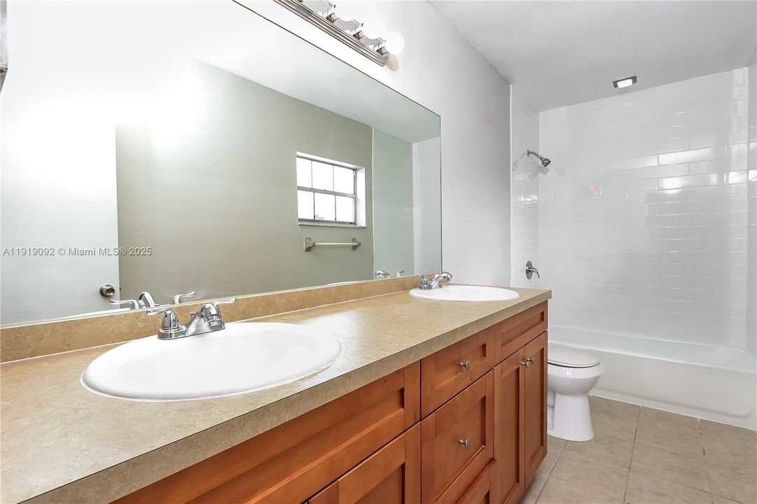 En Renta: $3,245 (3 camas, 2 baños, 1795 Pies cuadrados)