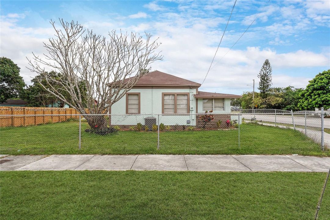 待售: $479,900 (3 贝兹, 2 浴室, 1380 平方英尺)