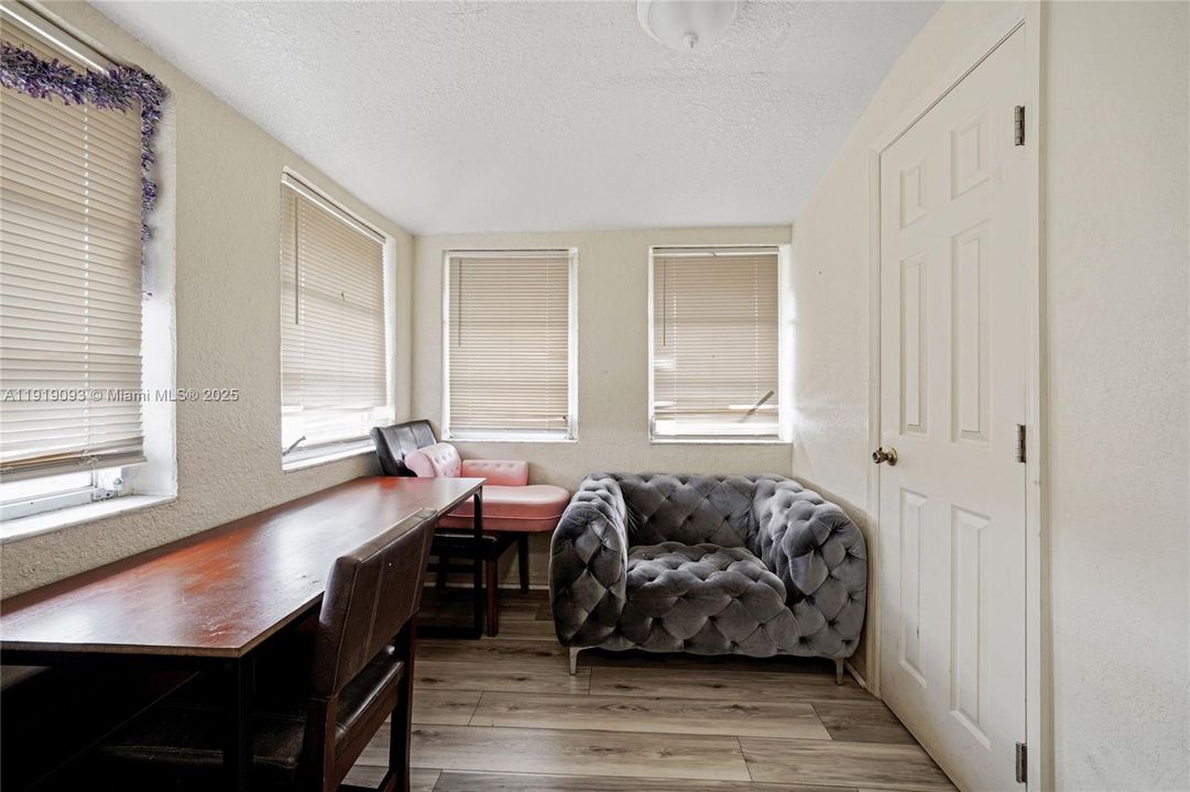 待售: $479,900 (3 贝兹, 2 浴室, 1380 平方英尺)