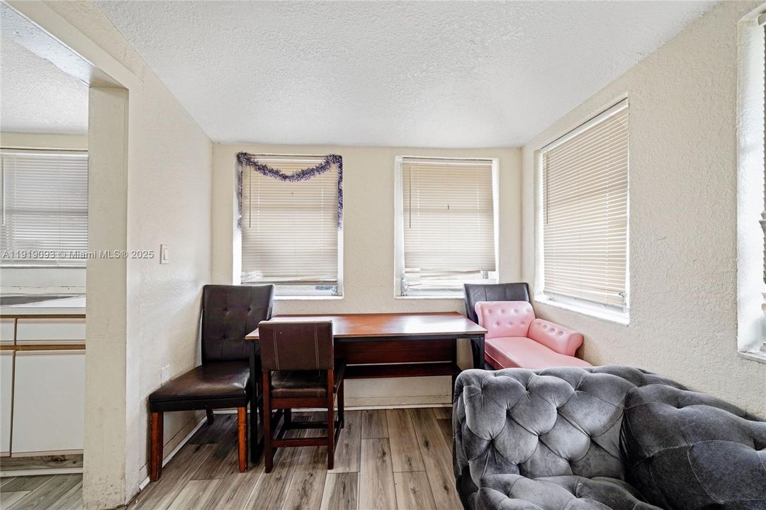 待售: $479,900 (3 贝兹, 2 浴室, 1380 平方英尺)