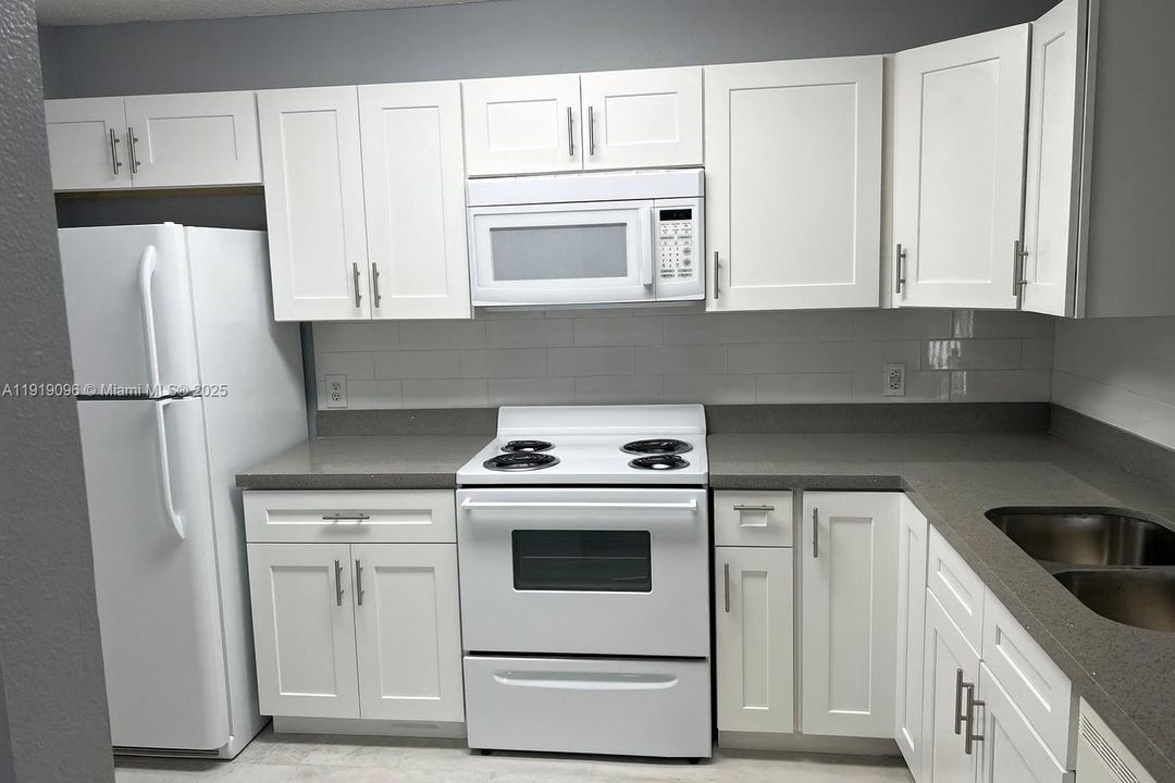 待售: $265,000 (3 贝兹, 2 浴室, 1305 平方英尺)