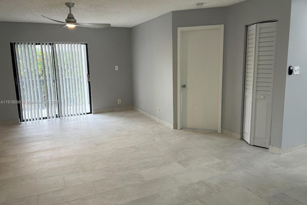 待售: $265,000 (3 贝兹, 2 浴室, 1305 平方英尺)