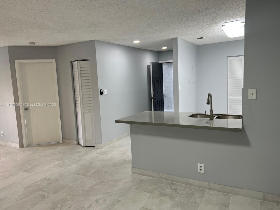 待售: $265,000 (3 贝兹, 2 浴室, 1305 平方英尺)