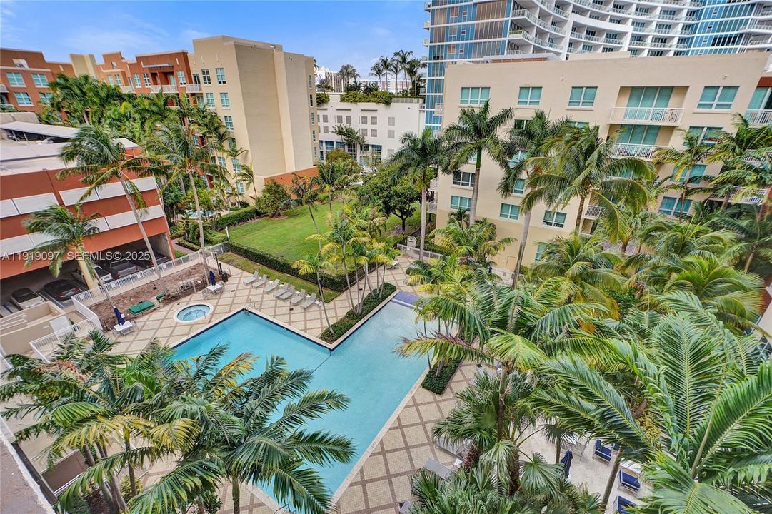 For Sale: $475,000 (2 beds, 2 baths, 1047 Square Feet)