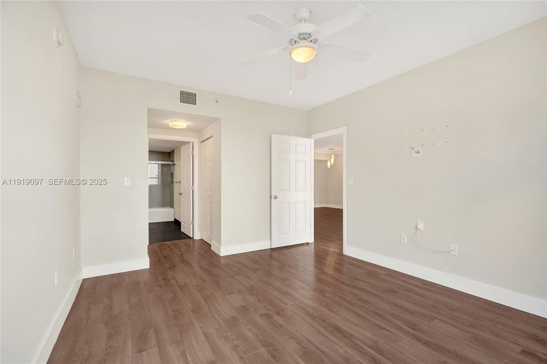 For Sale: $475,000 (2 beds, 2 baths, 1047 Square Feet)