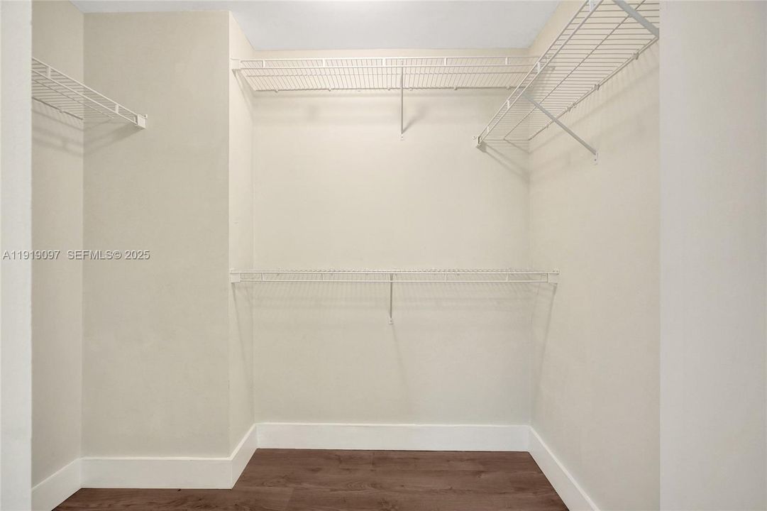 For Sale: $475,000 (2 beds, 2 baths, 1047 Square Feet)