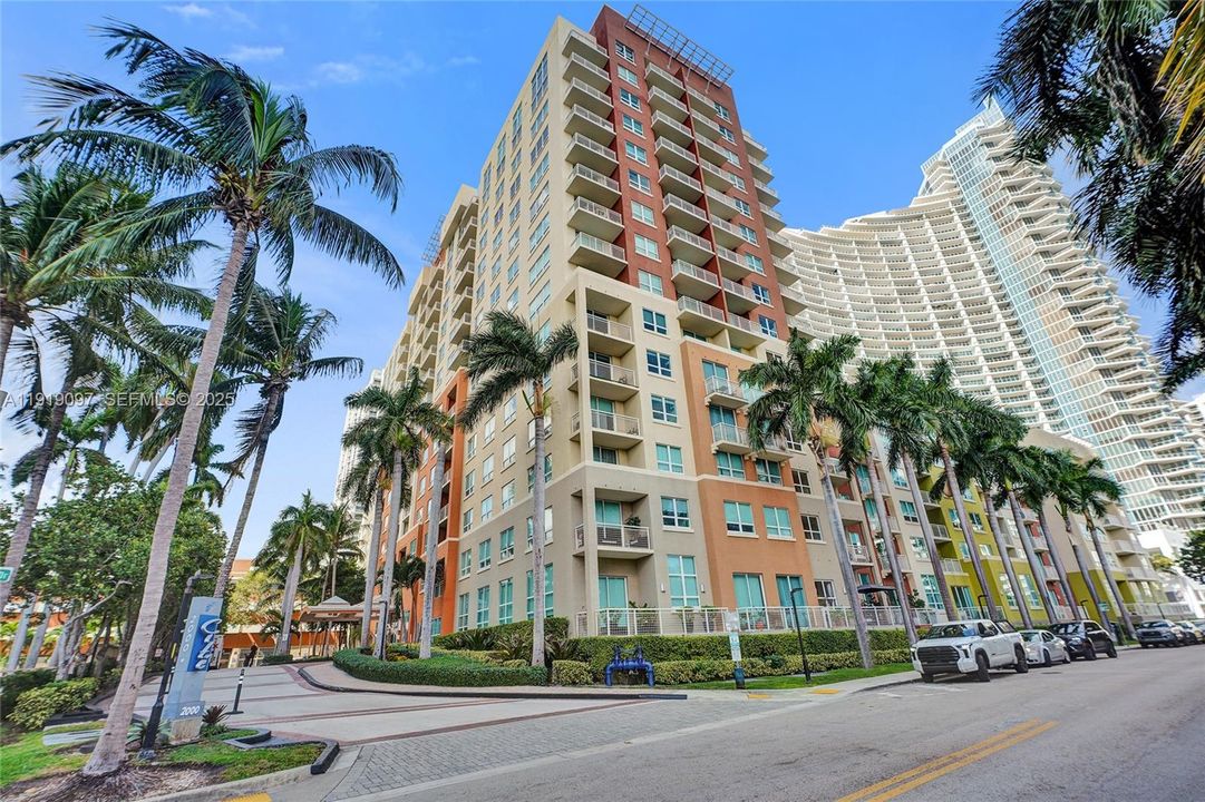 For Sale: $475,000 (2 beds, 2 baths, 1047 Square Feet)