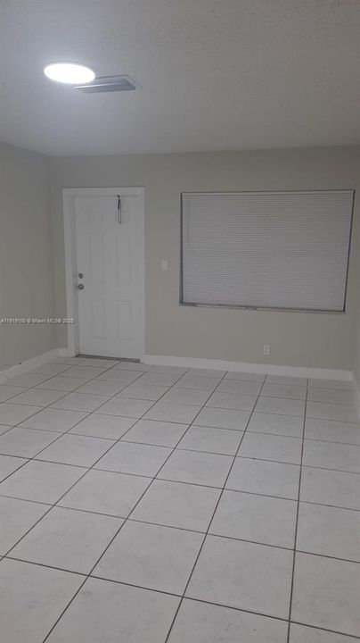 For Rent: $1,600 (2 beds, 1 baths, 3534 Square Feet)