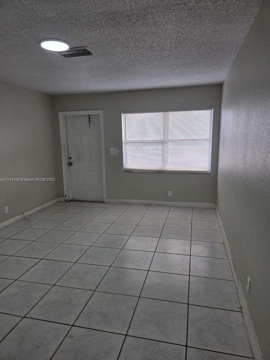 For Rent: $1,600 (2 beds, 1 baths, 3534 Square Feet)