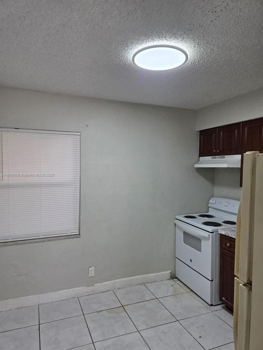 For Rent: $1,600 (2 beds, 1 baths, 3534 Square Feet)