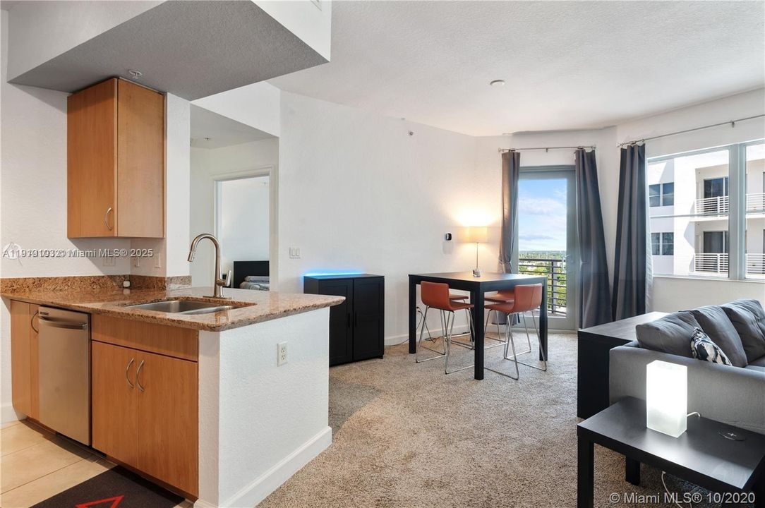 For Rent: $2,400 (1 beds, 1 baths, 815 Square Feet)