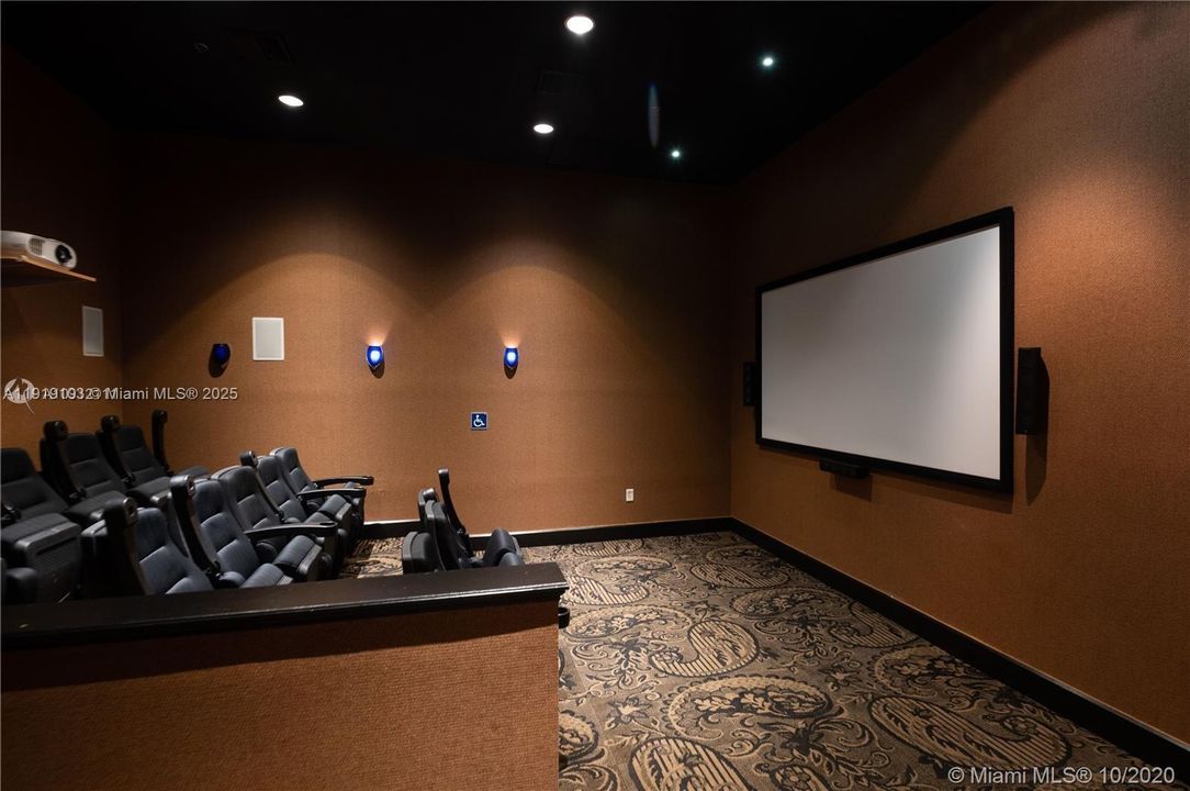 For Rent: $2,400 (1 beds, 1 baths, 815 Square Feet)