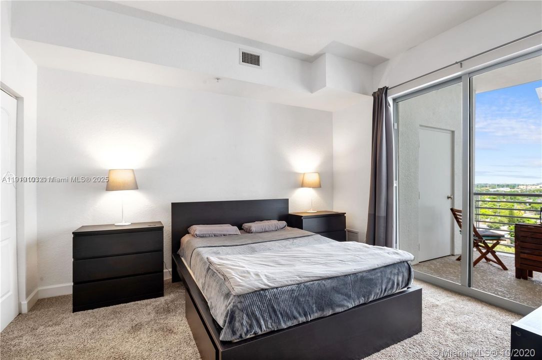 For Rent: $2,400 (1 beds, 1 baths, 815 Square Feet)