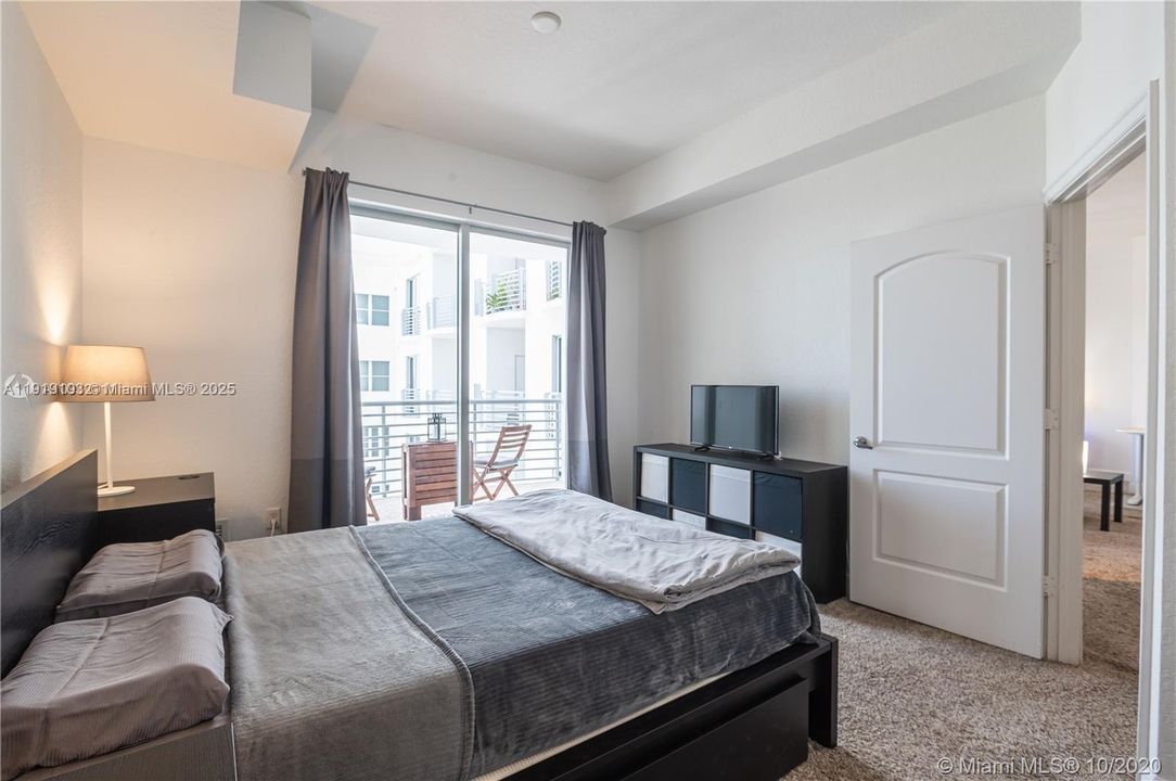 For Rent: $2,400 (1 beds, 1 baths, 815 Square Feet)