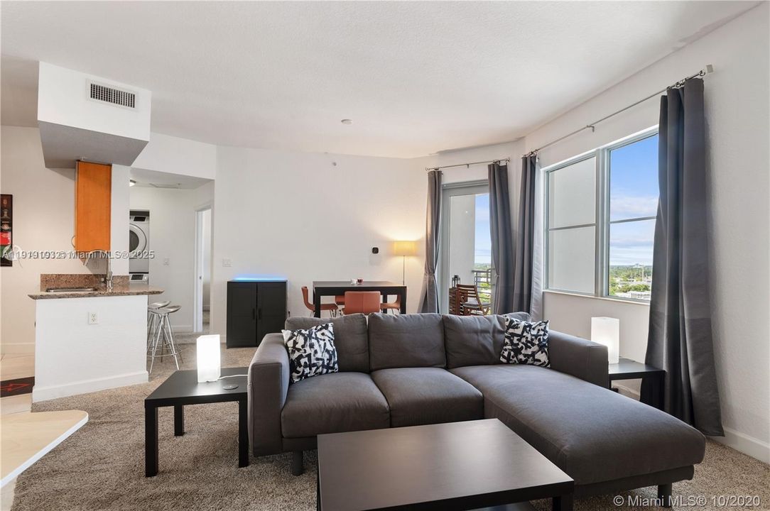 For Rent: $2,400 (1 beds, 1 baths, 815 Square Feet)