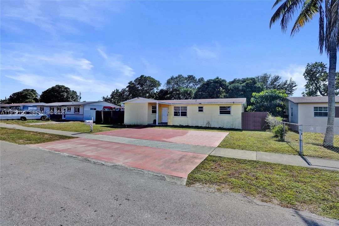 : $535,000 (4 beds, 2 baths, 1305 Square Feet)