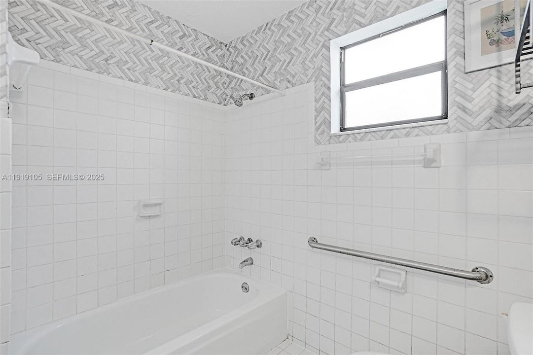 En Venta: $515,000 (4 camas, 2 baños, 1305 Pies cuadrados)